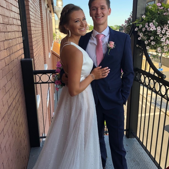 La Femme Prom Dress - Picture 5 of 6